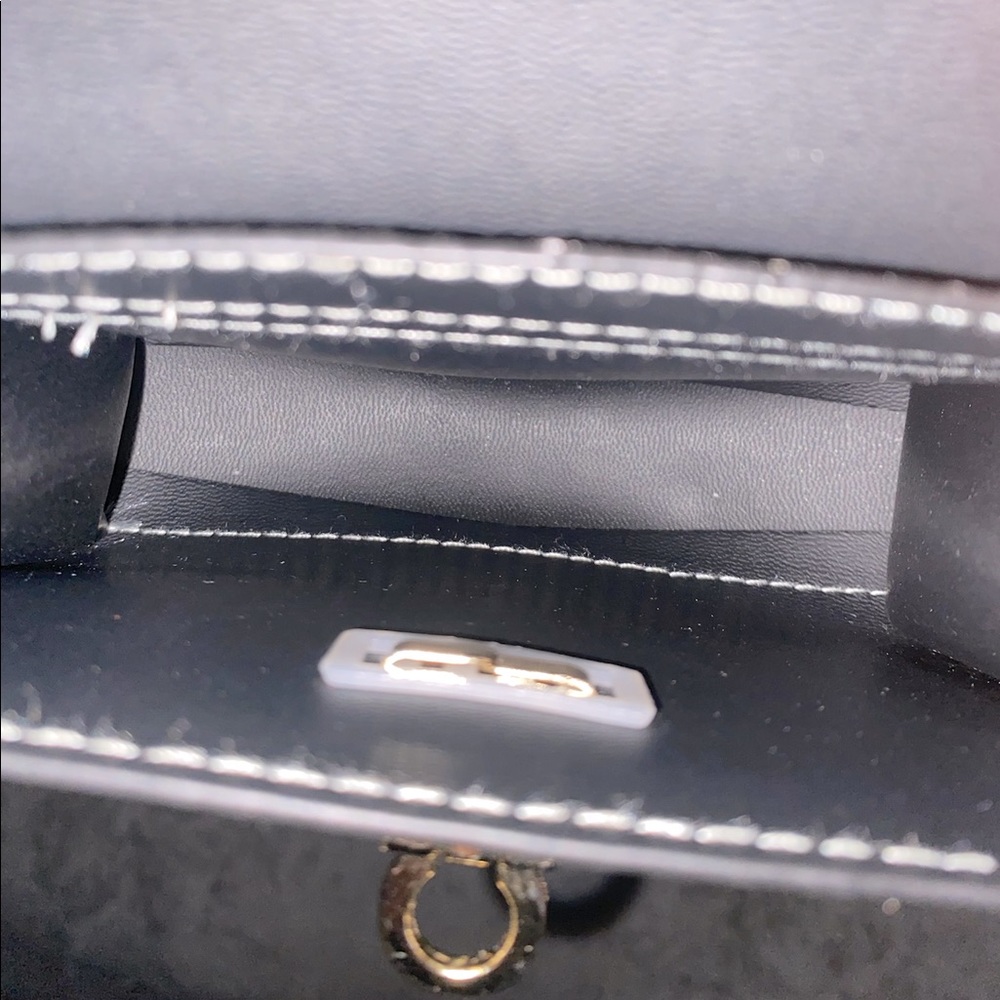 Chain Coin Purse - Picture 4 of 4